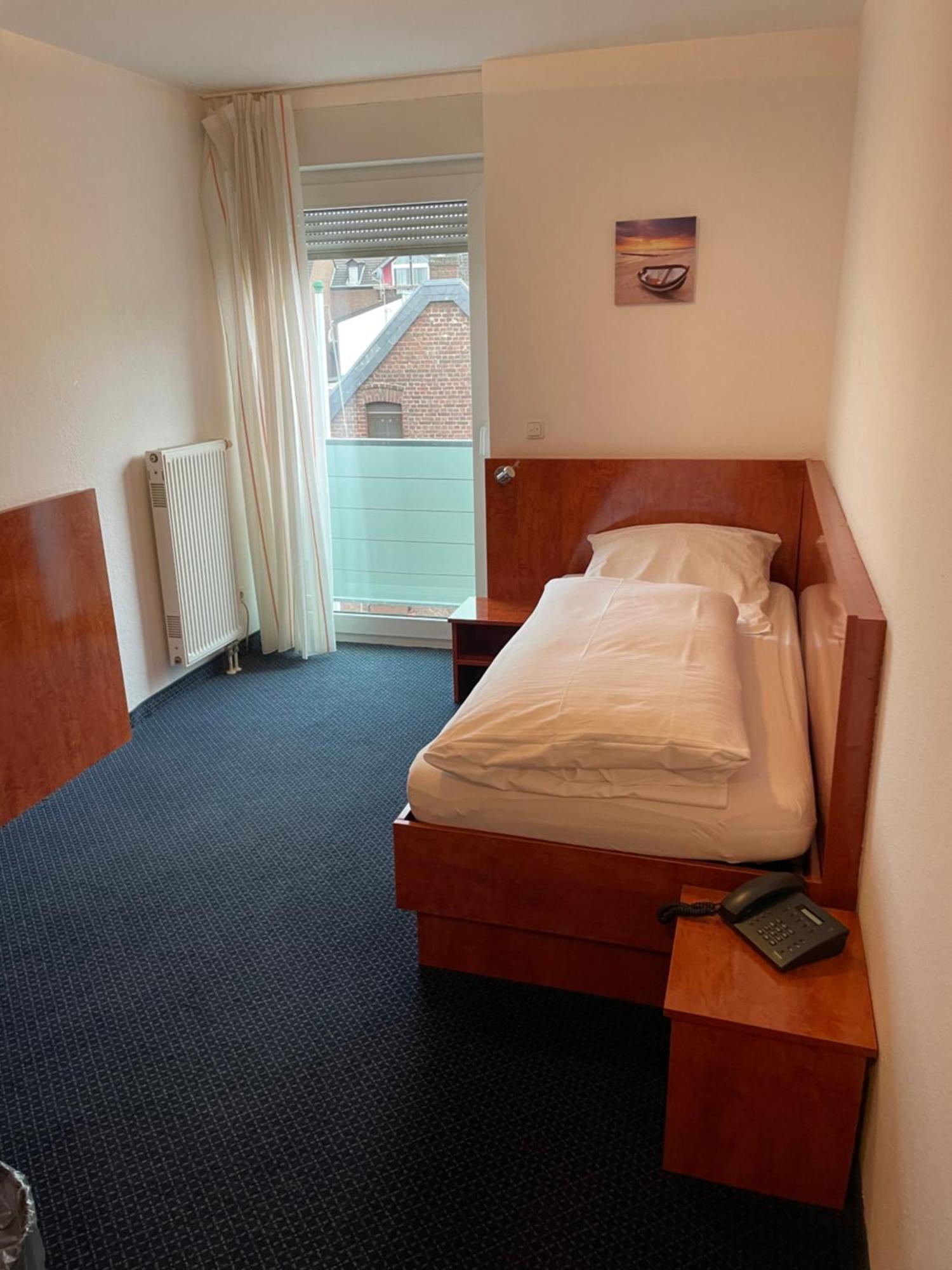 Hotel Merkenich Keulen Buitenkant foto